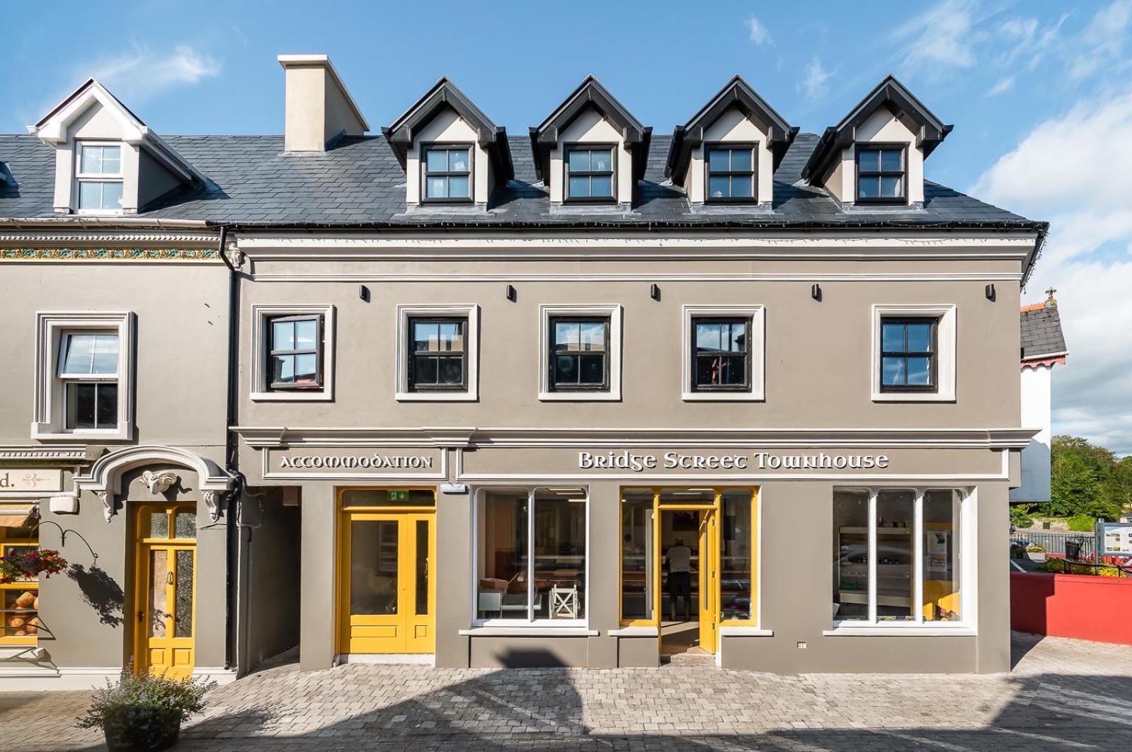 לינה וארוחת בוקר קנמארה Bridge Street Townhouse מראה חיצוני תמונה